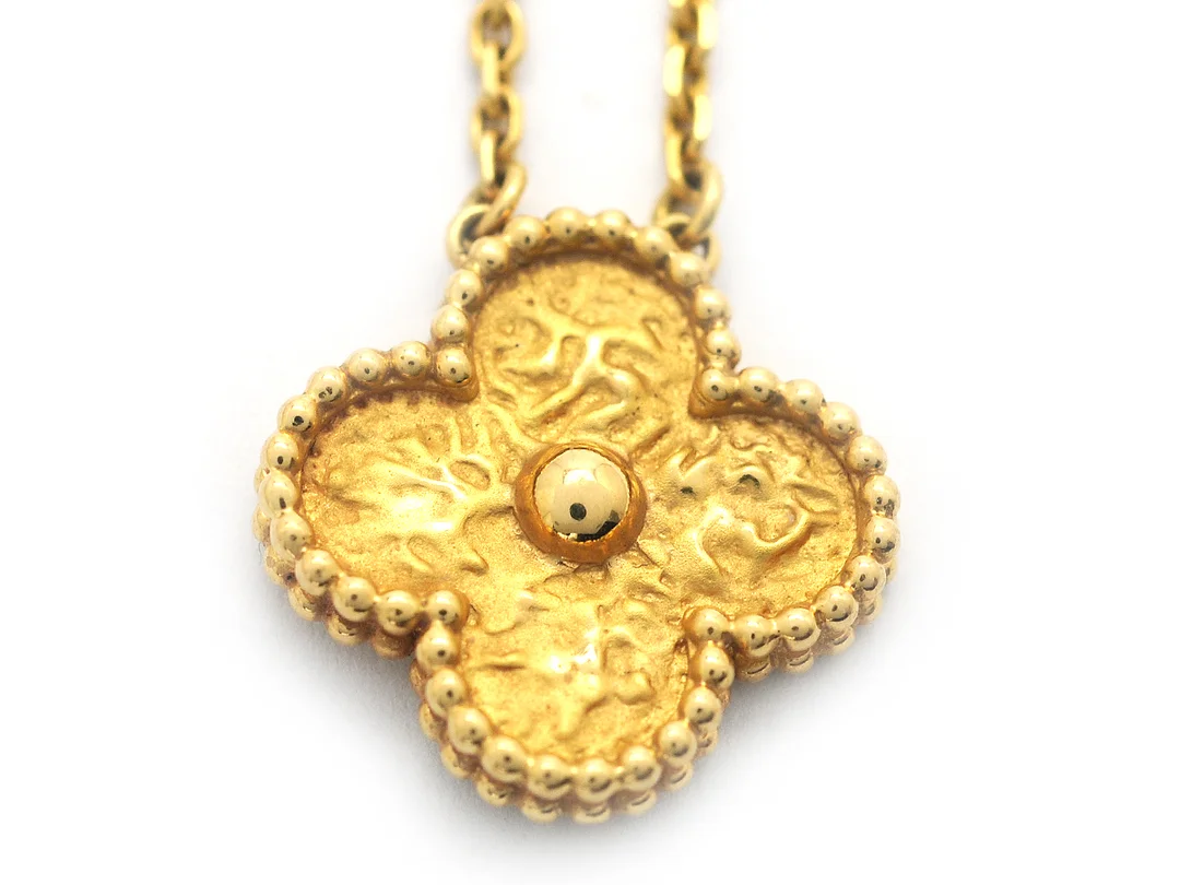 VAN CLEEF & ARPELS, collier, Vintage Alhambra pendant, 18K guld, nr JB120910, längd 42 cm, vikt 6,1 g. — Smycken/Collier — Kaplans