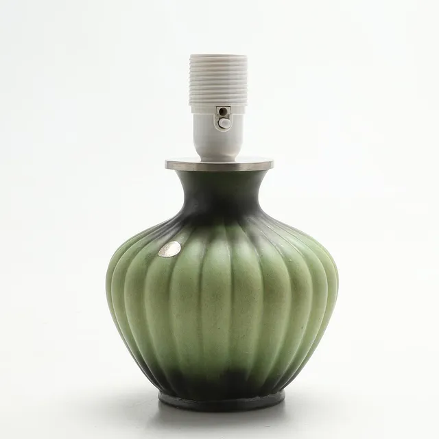 EWALD DAHLSKOG. Bordslampa / vas, Bo Fajans, 1930-tal, grön glasyr i "Grafit".