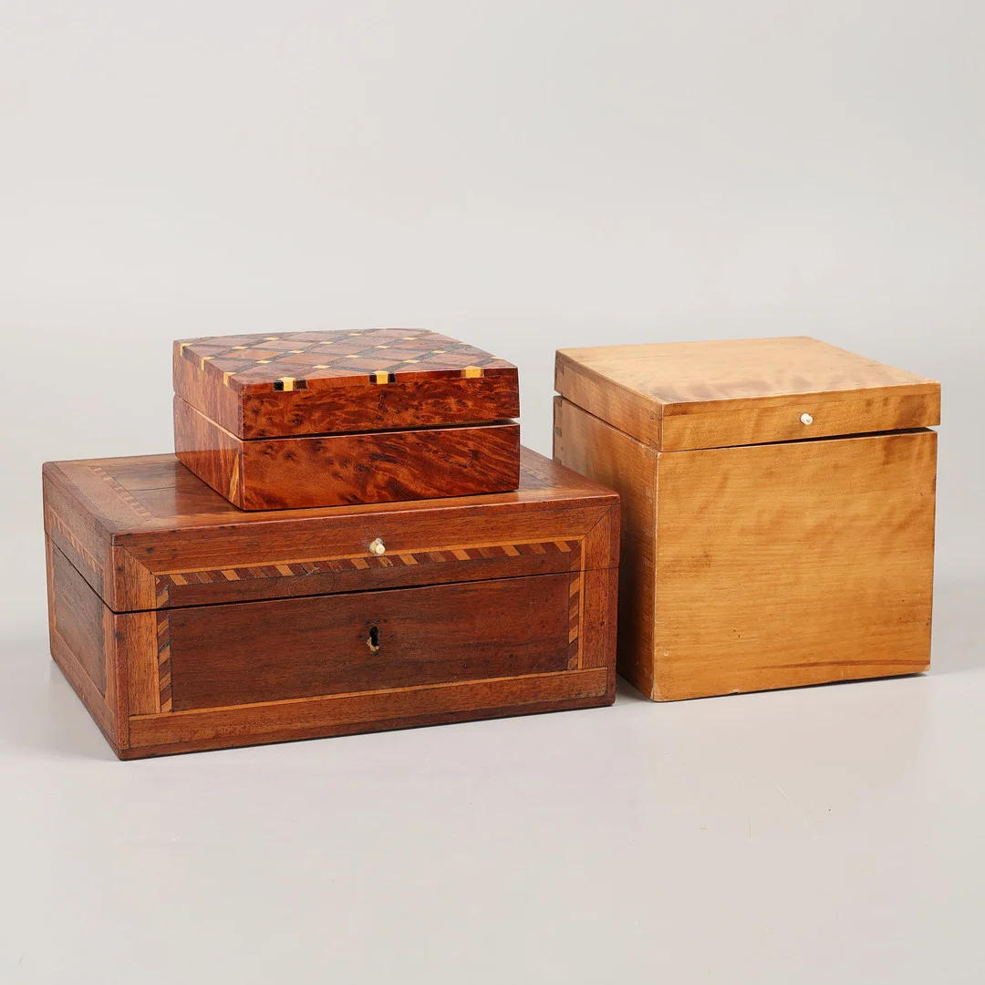 SKRIN, 3 st, intarsia, rotfaner/jakaranda mm, 1800/1900-tal. — Bowls & Boxes — Växjö Auktionskammare