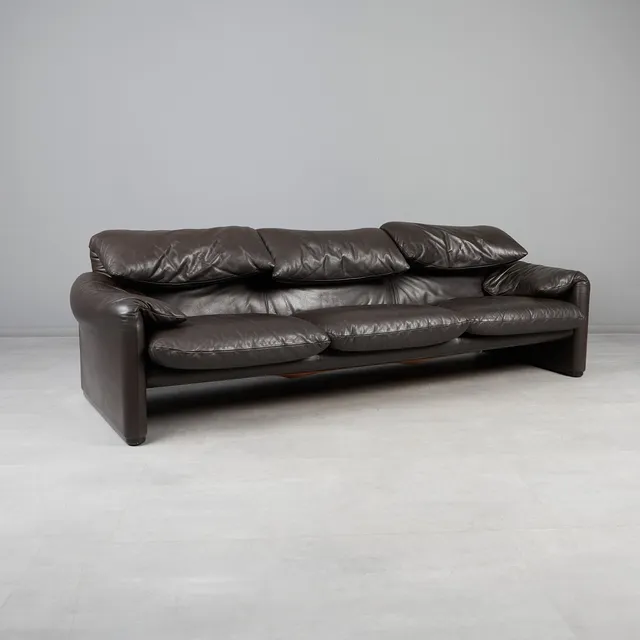 VICO MAGISTRETTI. Cassina, Dreisitzer-Sofa / Couch, Modell 'Maralunga', Stahl, Leder, Entwurf 1973, Italien.