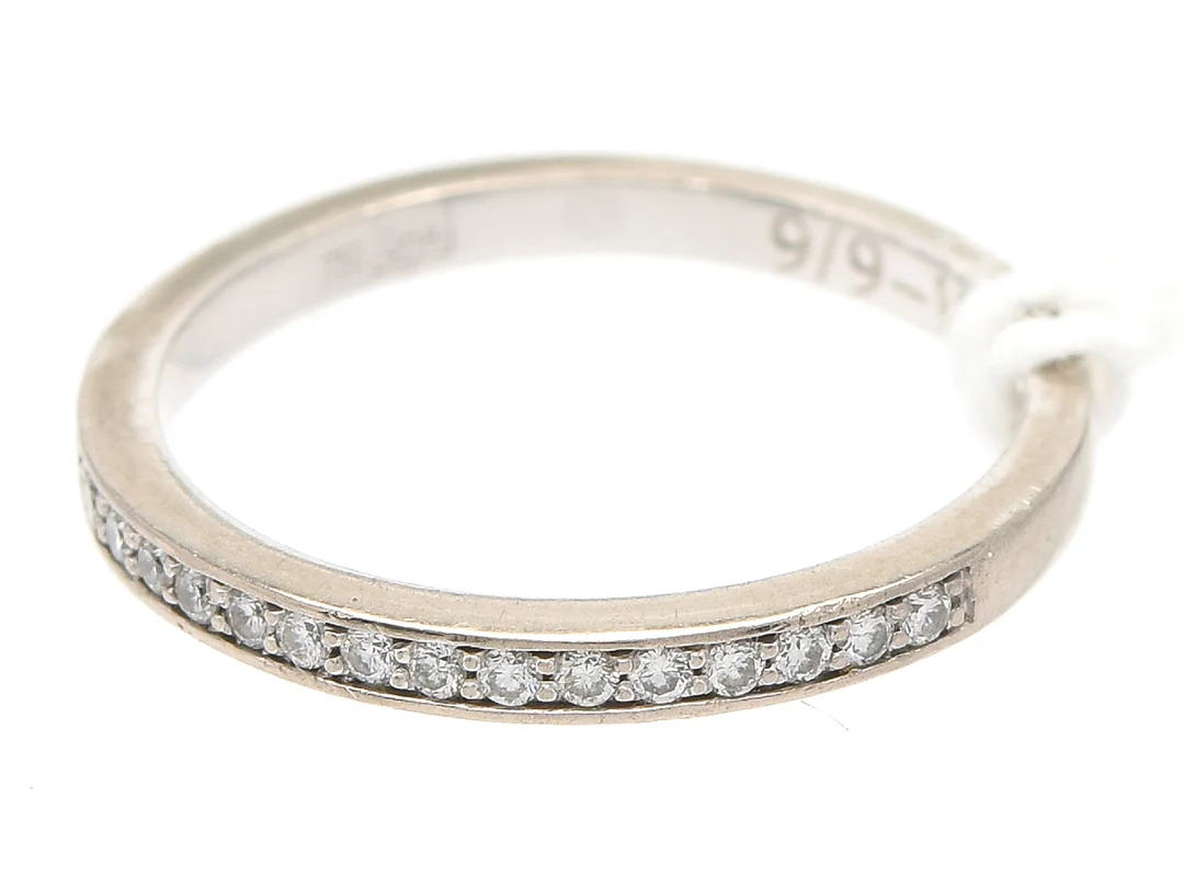 Ring vitguld 18K 2,0g med 18 diamanter ca 0,01ct / st , datumgravyr, stl 15 1/2 — Smycken/Ring — Kaplans