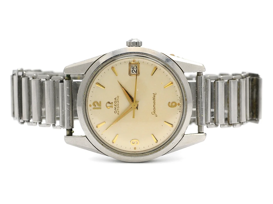 OMEGA, Seamaster, Cal 562, Serie nr. 18014021, Ref nr. CK 14701, Boett nr. 14701 1 SC, herrur, 33,5 mm, stål, automatisk, plexiglas, datum, skadad urtavla, ca 1961, metallänk ej original. — Klockor/Omega — Kaplans