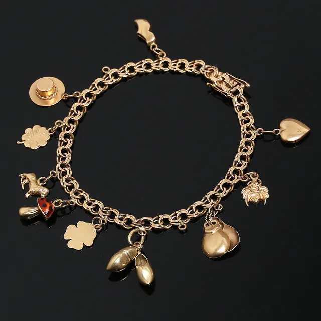 ARMBAND, bismarck med 10 st berlocker, 18K guld, Svenska Guldvaruaktiebolaget T Be/Guldvaruhuset AB, Stockholm, 1960.