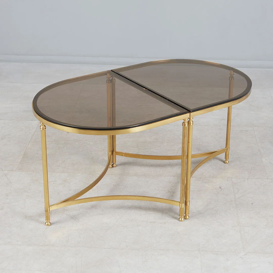 2 abgerundete Couchtische, Messing, Rauchglas, 1960er Jahre (2). — Coffee Tables — Stockholms Auktionsverk Köln