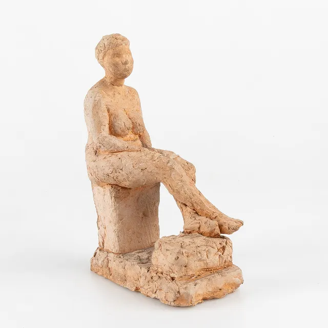 ASMUND ARLE. "Sittande kvinna", terracotta.