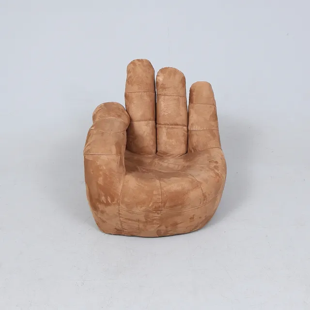 FÅTÖLJ, barnmodell, formad som hand, samtida.