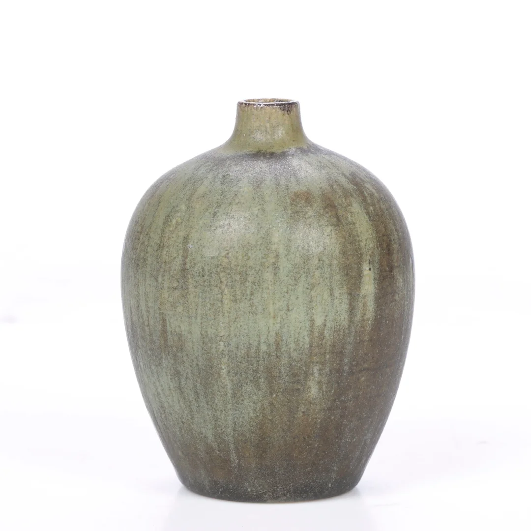 Eigil Hinrichsen. Vase of glazed ceramics — Glass, porcelain and ceramics/Other glass, porcelain and ceramics — Lauritz