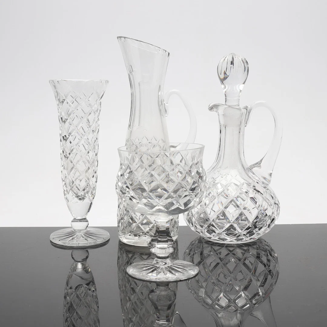 GLASFÖREMÅL, 4 delar, slipad dekor, 1900-tal. — Utility glass — Gomér & Andersson Norrköping