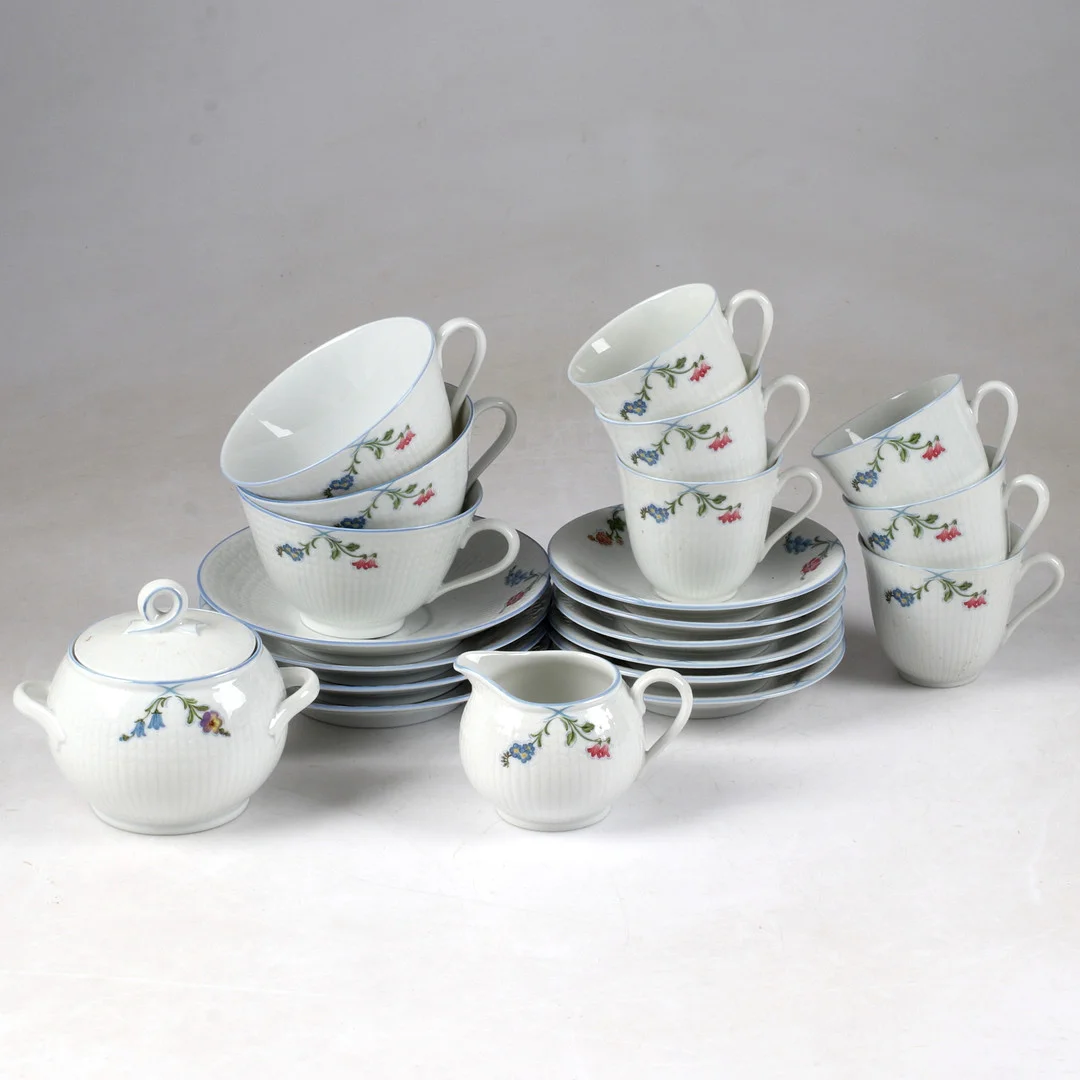 LOUISE ADELBORG. Servisdelar, 21 delar, "Louise/Nationalservisen", porslin, Rörstrand. — Tableware — Stadsauktion Sundsvall