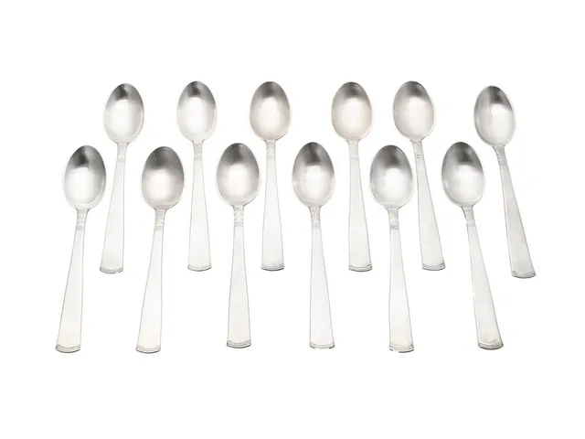 KAFFESKEDAR, 830 silver, 12 stycken, längd ca 12 cm, vikt 188,5 g.