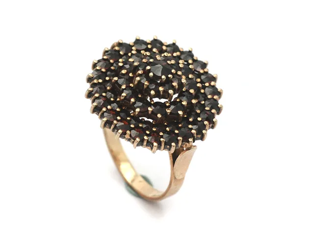 RING, förgyllt silver, granater, stl 17,75 mm.
