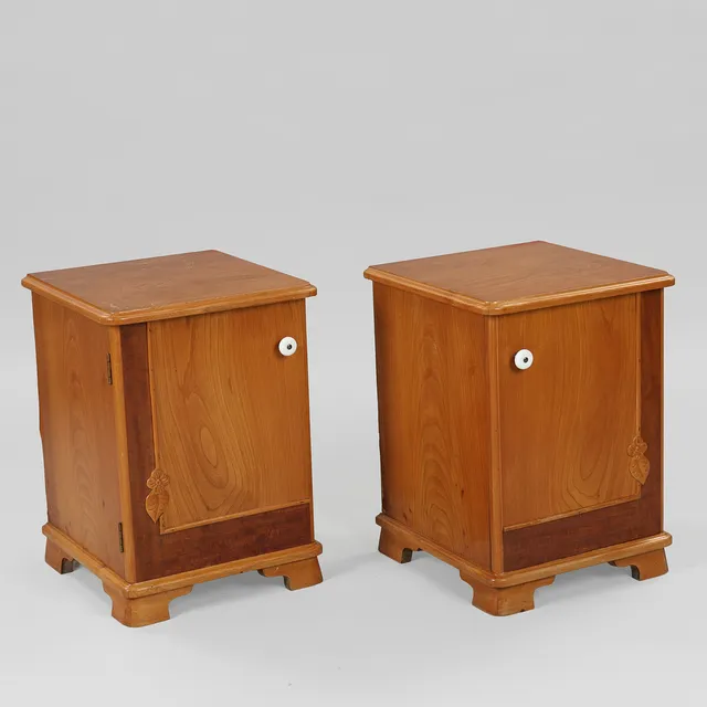 Par sengeborde fineret med elm, Danmark, ca. 1940'erne, (2).