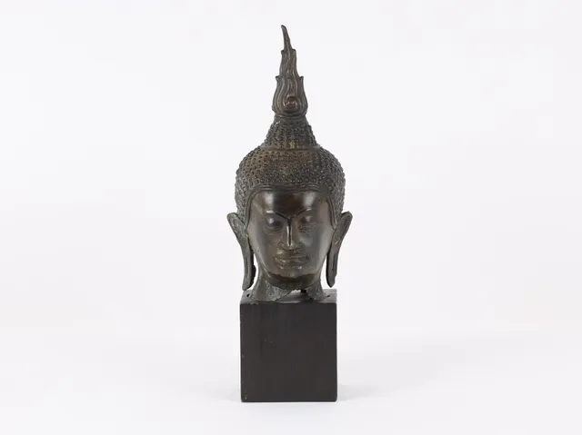 Thai Buddha head of patinated bronze, first half of the 20th century