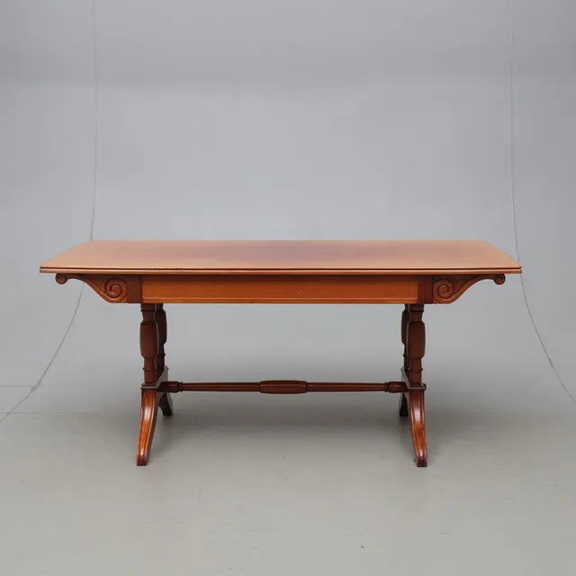 SOFFBORD, mahogny, 1900-talets andra hälft.