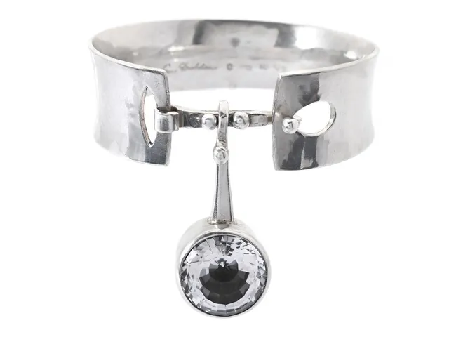 OVE BOHLIN, armring, silver, bergkristall, Stockholm 1966/1967, innermått på armring 61x53 mm, höjd på hänge 44 mm, vikt 54,3 g. (d)