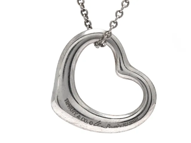 TIFFANY & Co., hänge/kedja, sterlingsilver, så kallad Open Heart, design Elsa Peretti, längd hänge 1,9 cm, längd kedja 41,0 cm, vikt 6,3 g, med tygpåse och ask.