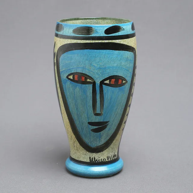 ULRICA HYDMAN-VALLIEN. Vas, glas, Kosta Boda, signerad.