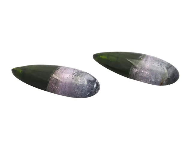 2 TURMALINER, droppslipade, 58,81 ct, mått 37 x 14,3 mm, nagg.