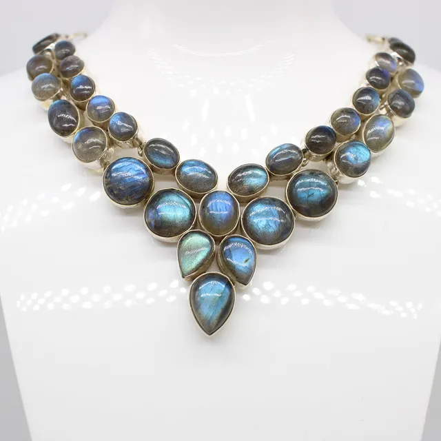 LABRODITE NECKLACE IN SILVER.