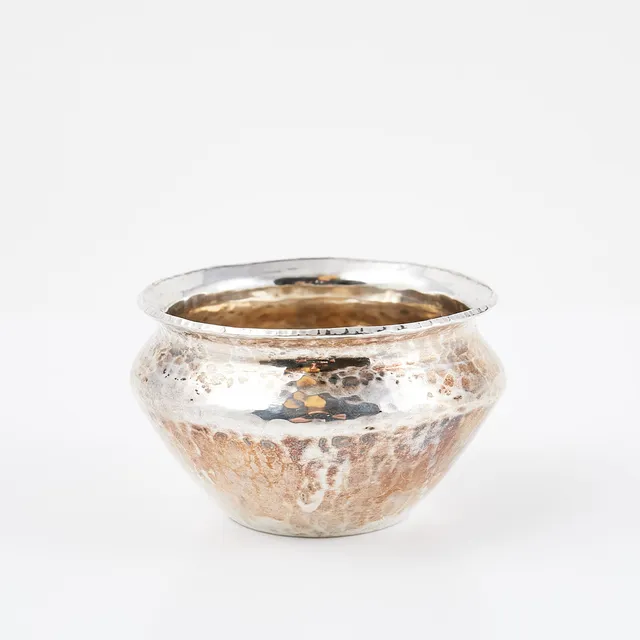 CLAES GIERTTA. Skål, sterlingsilver, hamrad dekor, Stockholm, 1978.