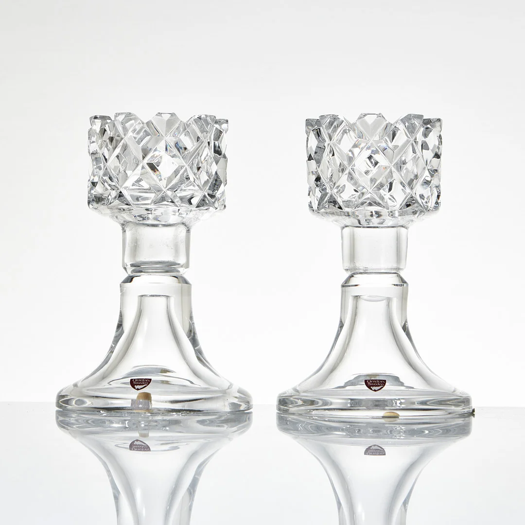 GUNNAR CYRÉN. "Sofiero", ljusstakar, 1 par, Orrefors, serien formgavs 1960. — Candlesticks — Stockholms Auktionsverk Magasin 5