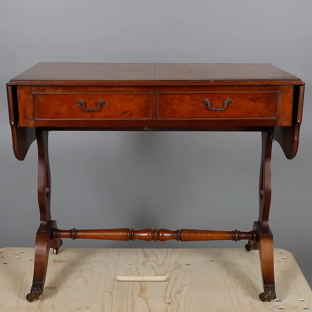 A REPRODUCTION SOFA TABLE.