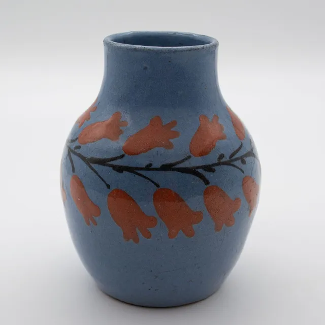 LÉON ELCHINGER. JUGENDSTIL, KERAMIKVASE, BLUMENDEKOR, SIGNATUR, 1910.