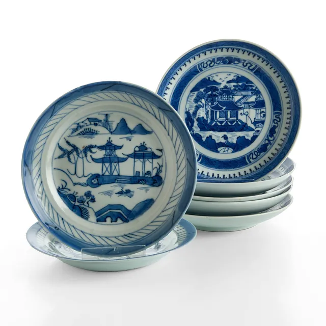 FAT (2+5), Kina, porslin, 1900-tal, underglasyrblå dekor av flodlandskap med pagoder.