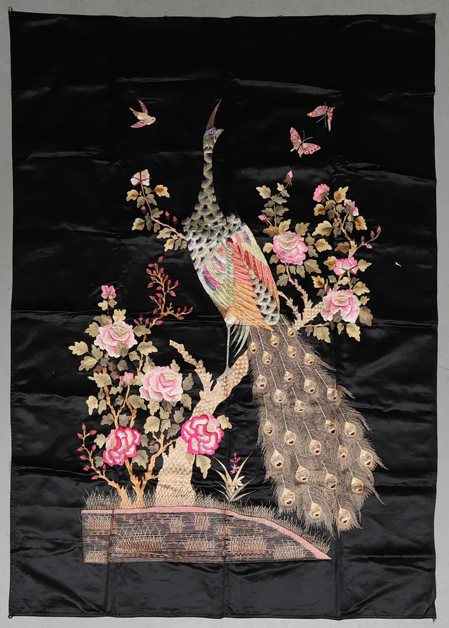 SIDENBRODERI, Asien, 1900-talets mitt.