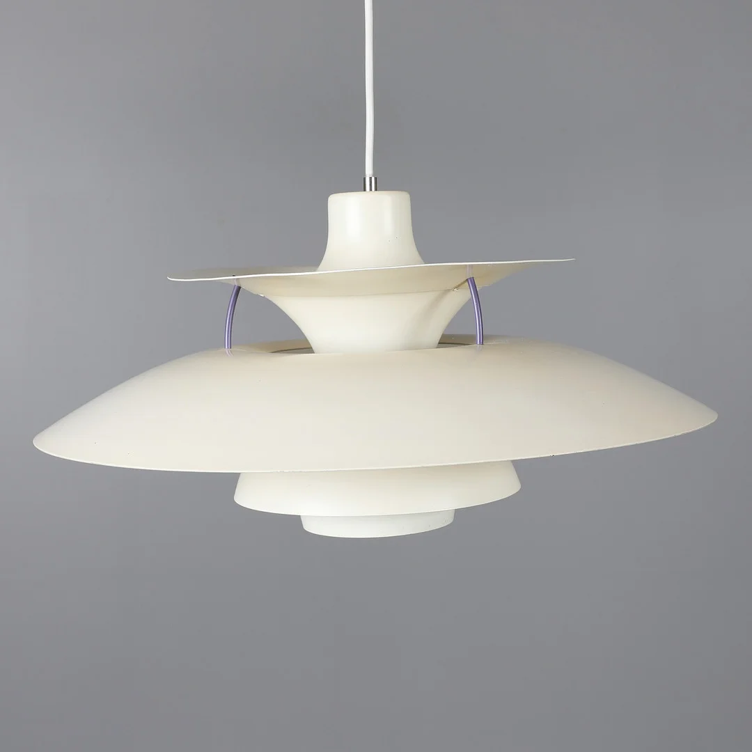 POUL HENNINGSEN. Louis Poulsen. PH5 pendel, hvid. — Ceiling lights — Bidstrup Auktioner