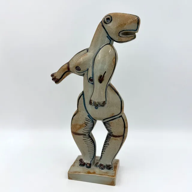STEN LYKKE MADSEN (Danmark, född 1937). Skulptur, föreställande surrealistisk figur, glaserat stengods. Stämplad för Bing & Grøndahl, modellnummer 7043.