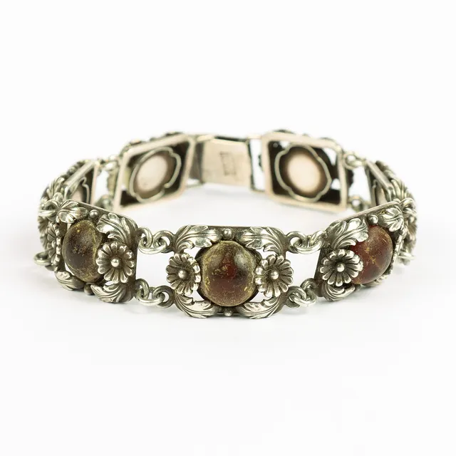 ARMBAND Niels Erik From, sterlingsilver och bärnsten, Danmark.