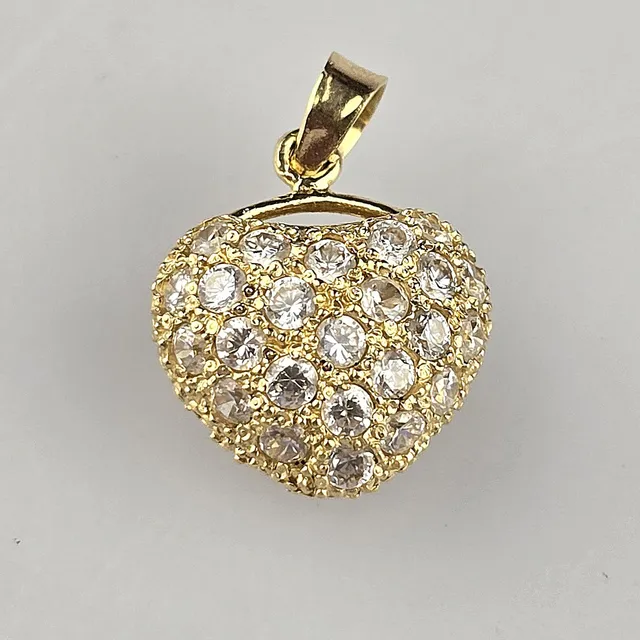 18K-HERZANHÄNGER MIT DIAMANTEN.