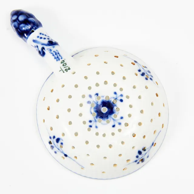 ROYAL COPENHAGEN, Tesil, porslin, Musselmalet modell 1/2100.