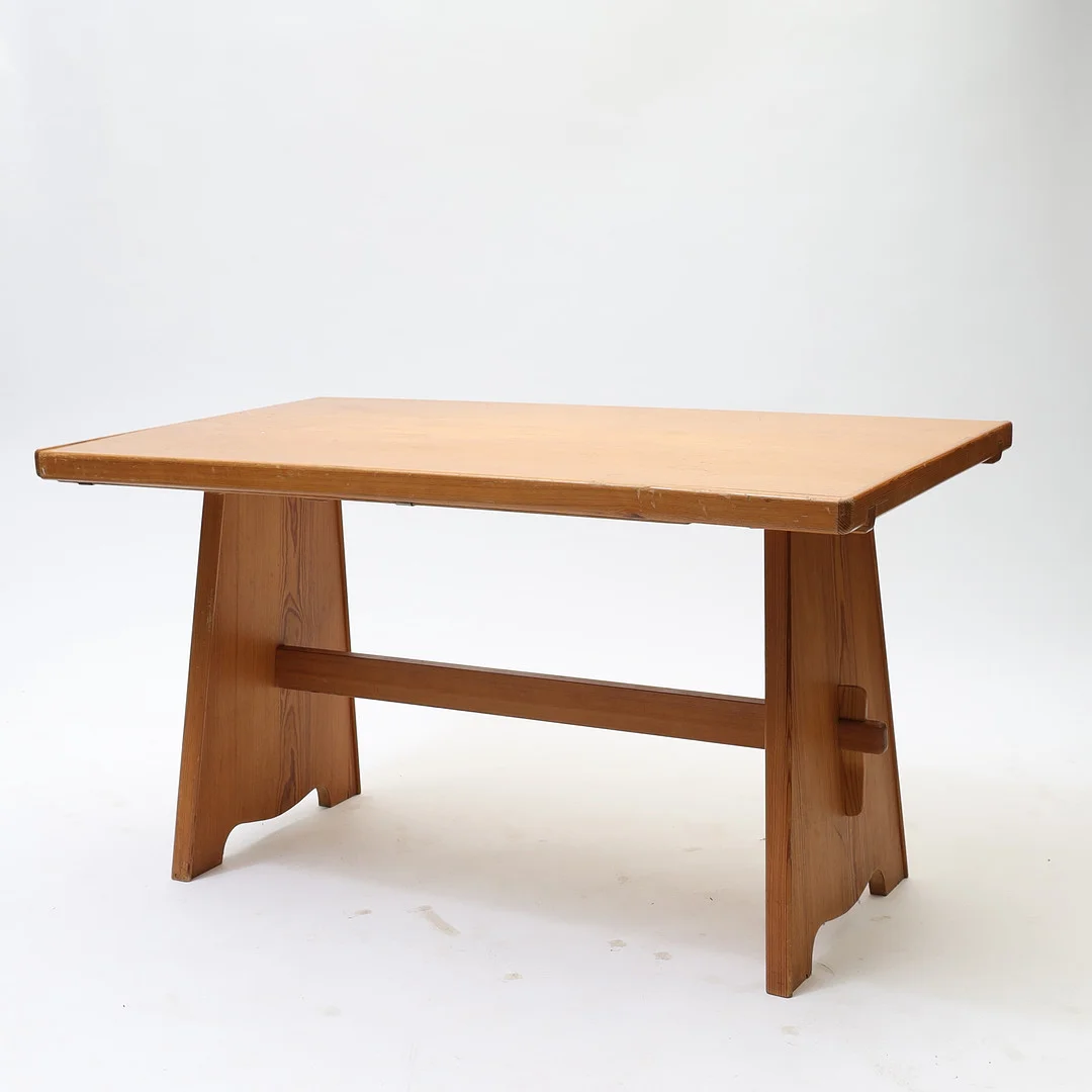 GÖRAN MALMVALL. Matbord, ur serien "Svensk Fur", Karl Andersson & Söner, 1930/40-tal, furu. — Dining tables — Falun Auktionsbyrå