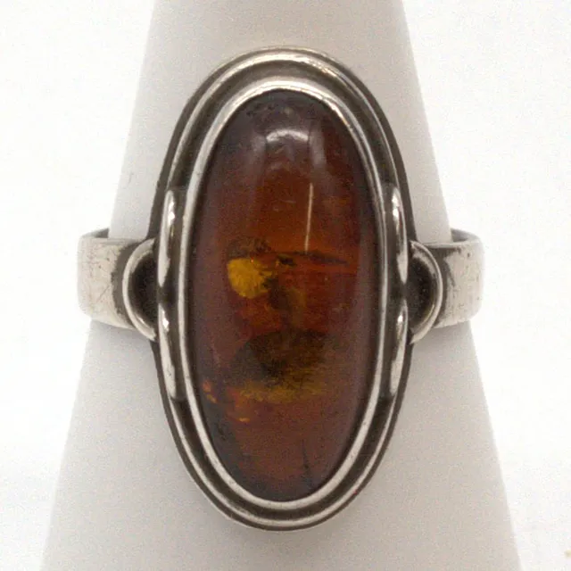 ANTIKER FISCHLAND RING, BERNSTEIN CABOCHON, 835 SILBER.