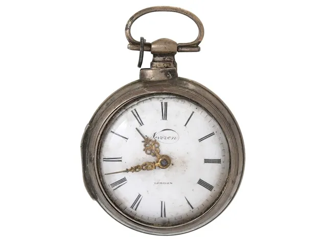 NEVEREN, London, fickur, 45,5 mm, Boett nr. 17881, silver, spindelgång, nyckeldragare, skadad urtavla, defekt, bucklor, löst glas, ca 1820, ytterboett.