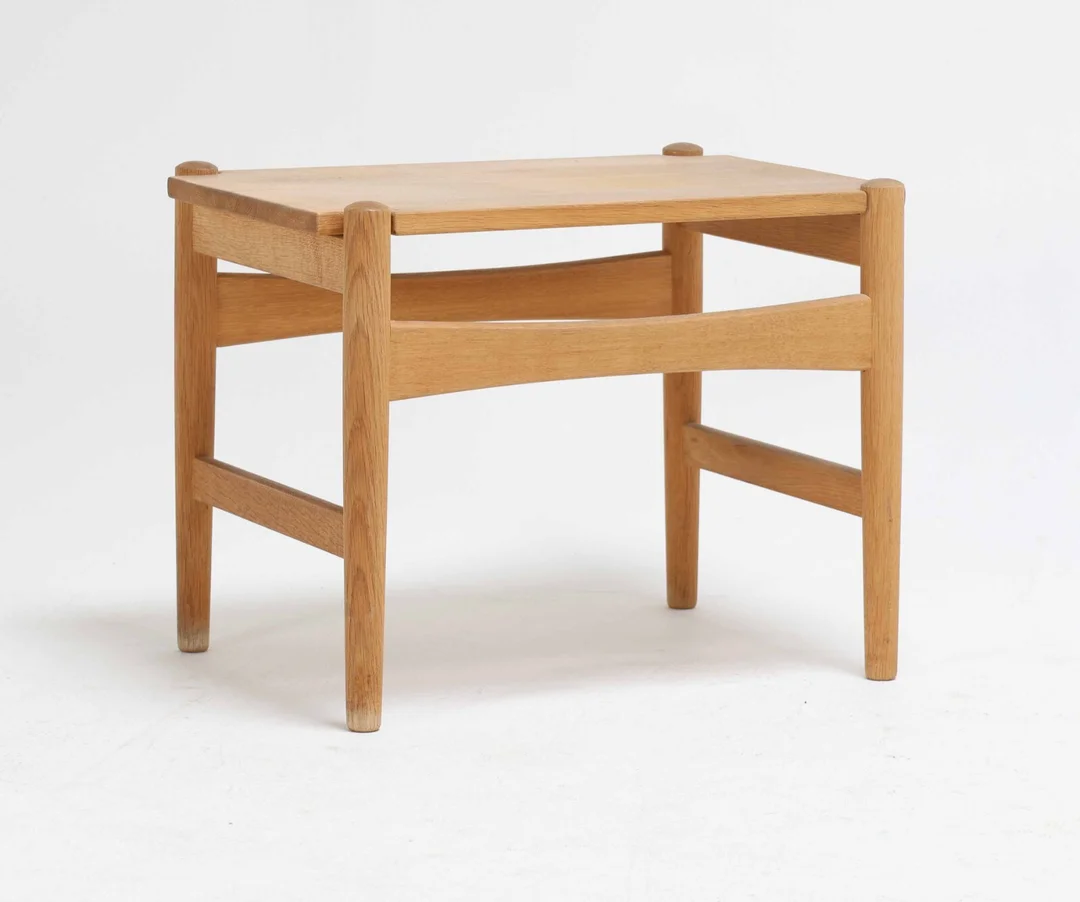 Hans J. Wegner (1914-2007) for Andreas Tuck: Oak side table — Furniture/Coffee tables, occasional tables — Lauritz