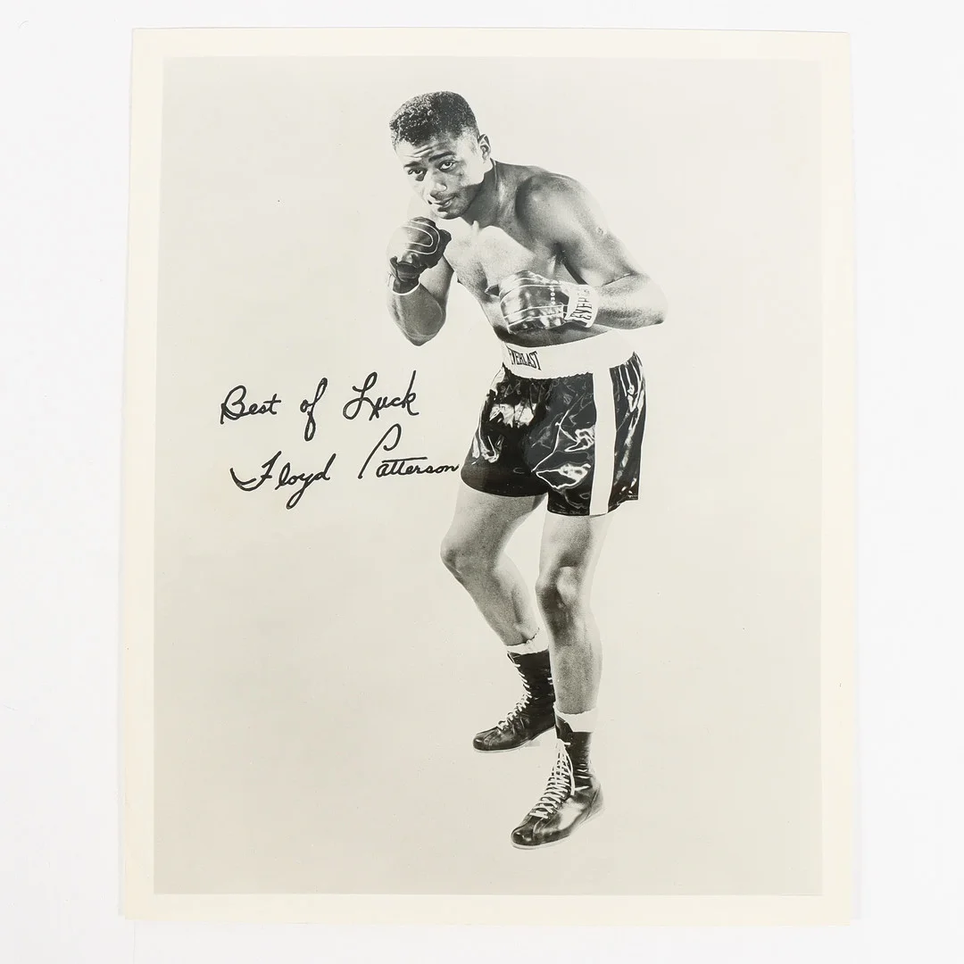FLOYD PATTERSON Fotografier med autograf. — Sports memorabilia — Karlstad Hammarö Auktionsverk