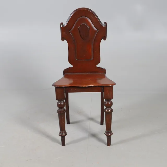 A 19TH CENTURY MAHOGANY CHAIR.