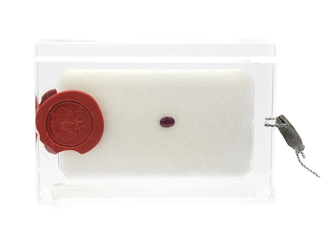 RUBIN, oval blandslipning, 0,56 ct, IOG cert 6057, förseglad. — Ädelstenar/Rubiner — Kaplans