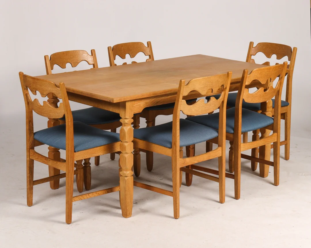 Henry Kjærnulf, set of six 'Razorblade' chairs with matching dining table (9) — Furniture/Dining tables, dining room furniture — Lauritz