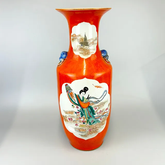 CHINESE ORANGE PORCELAIN VASE.