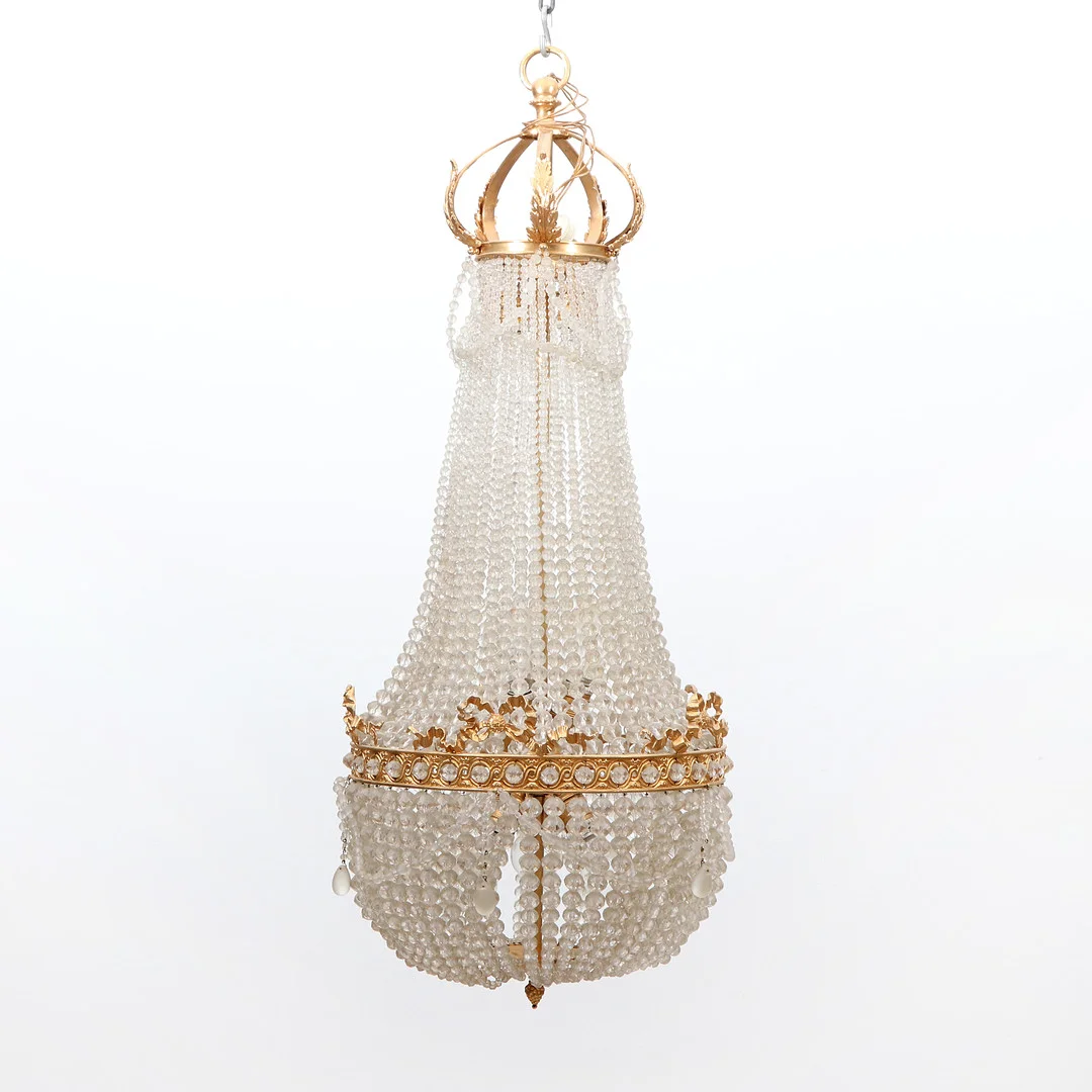 TAKARMATUR MED PRISMOR. Mässingsstomme med glasprismor. Empirestil, 1900-talets andra hälft. — Chandeliers — Skånes Auktionsverk