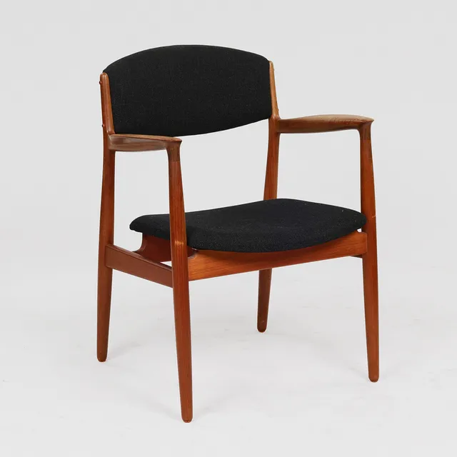 KNUD ANDERSEN. Armstol med stel af teak, sæde og ryg betrukket med uld, J.C.A. Jensen, Danmark, 1960'erne.