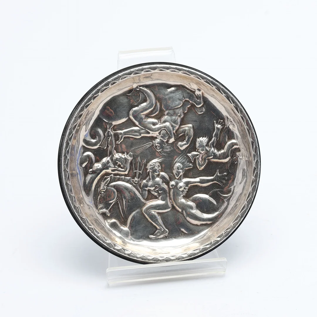CARL MILLES. Efter, Fat, silver och bakelit, "Vindarnas lek", GAB, 1966. — Silver — Uppsala Auktionskammare
