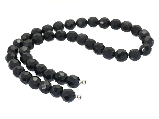 OLE LYNGGAARD, collier, onyx, ca 9,5 mm, dobbar, ej lås, längd 42 cm, vikt 51,3 g.