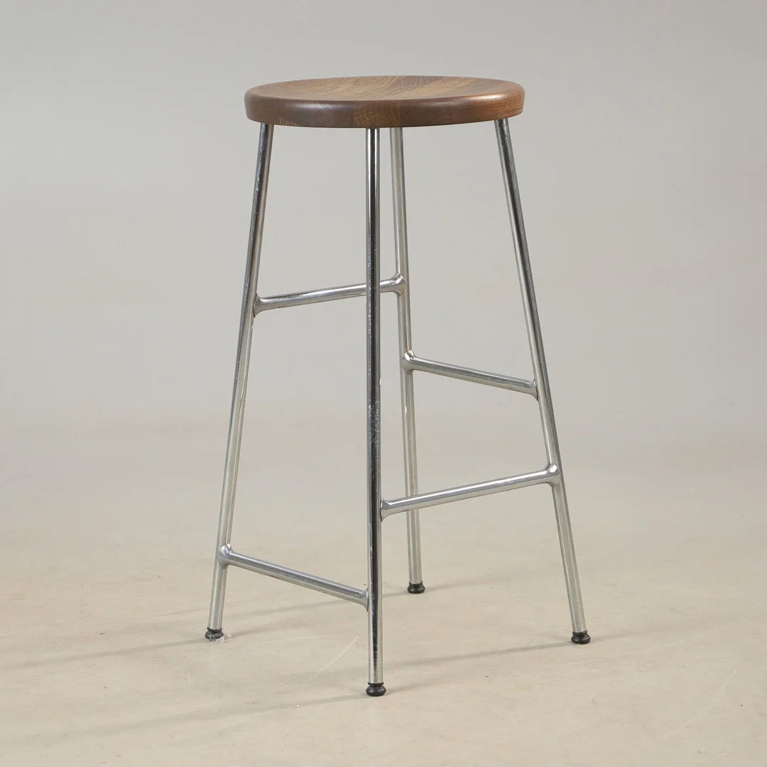 JONAS TRAMPEDACH. Barpall, "Cornet", metall och ek, HAY. — Armchairs & Chairs — Helsingborgs Auktionskammare