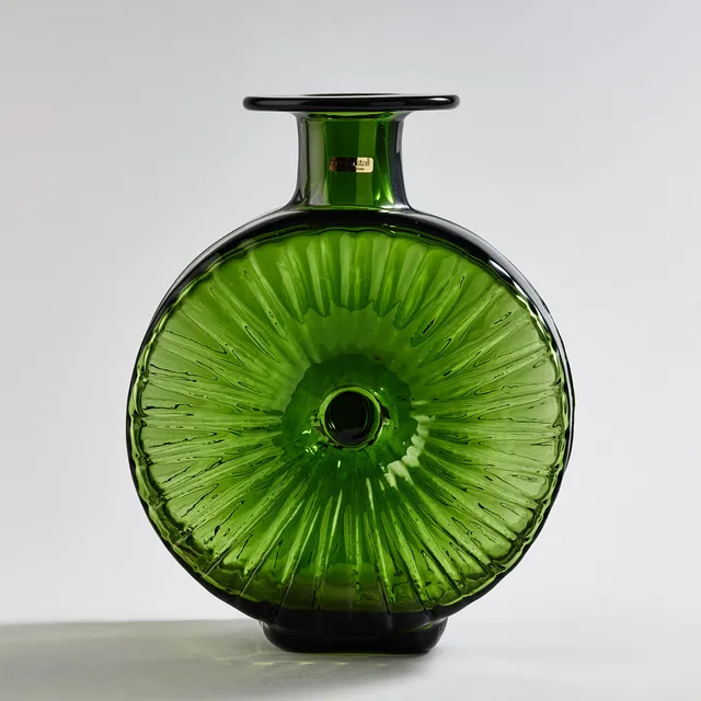 HELENA TYNELL. "Solflaskan", flaska, Riihimäen Lasi Oy. I produktion 1964-1974.