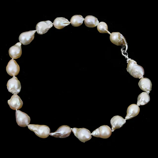PÄRLCOLLIER.